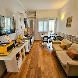 Baribello - 3 Bedrooms 3 Bathrooms - Station Bari